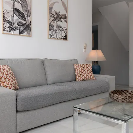 The House - 4min Walk To The Sea بيت للعطل