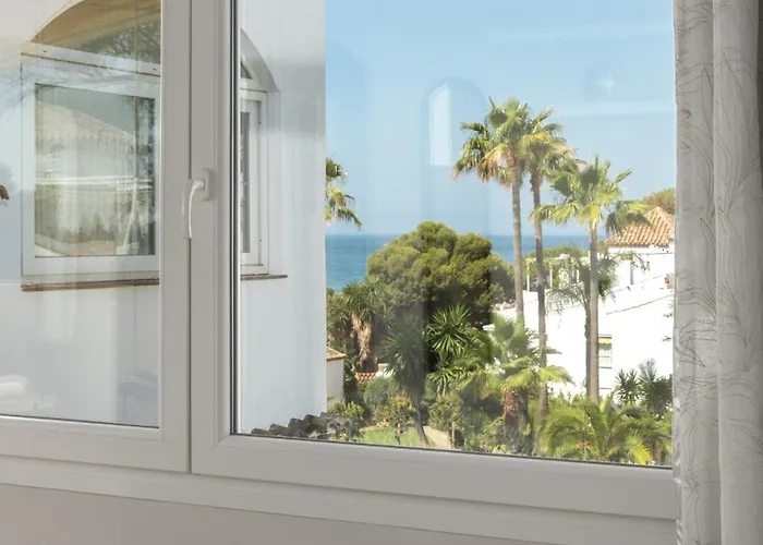 Dom wakacyjny The House - 4min Walk To The Sea *